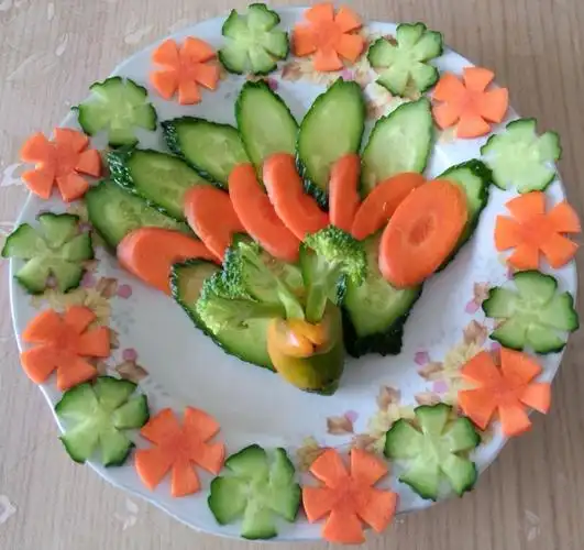 中一班的蔬菜拼盘体验课