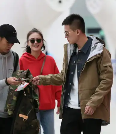 又是什么"欧豪微博晒女友",又是什么"马思纯生日现场出现了字母o和m"