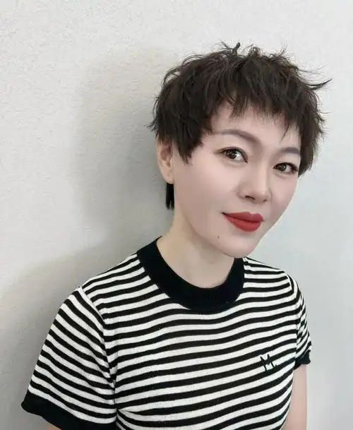 夏季短发来了,锯齿刘海很有辨识度,剪完大不一样|脸型|发型|圆脸_网易