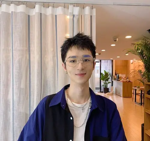 不求人官宣汤圆,言柔cp感超强,唯独他专心做这件事