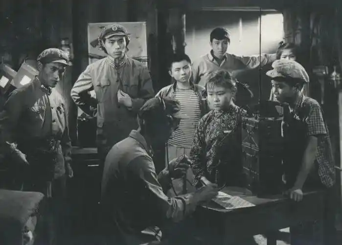 电影《英雄小八路》是以福建省厦门市何厝小学的13名少先队员的真实