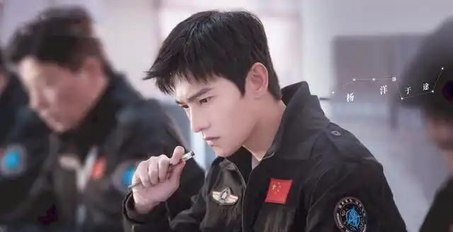 《你是我的荣耀》:两位主演是顶配级别的颜值,爱情与理想并行