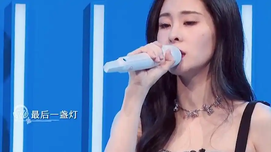 没想到张碧晨火爆2021的歌,竟是写给孩子爸的,每字每句都是故事