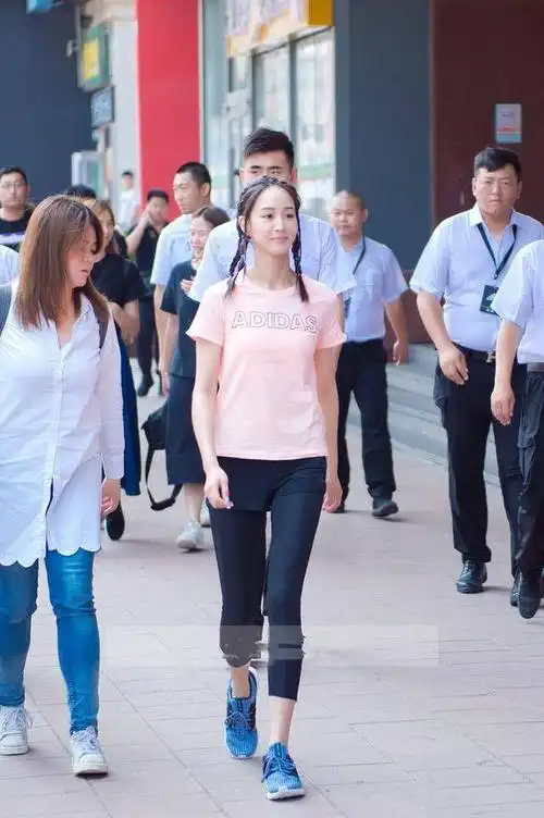 36岁张钧甯只是换了款新发型,瞬间年轻20岁,网友:我又恋爱了!