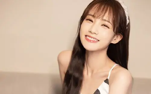 李一桐性感灵动写真桌面壁纸