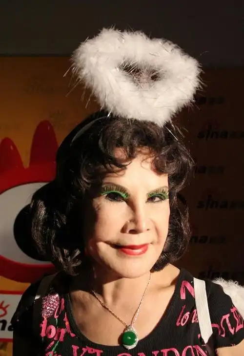 87岁黄夏蕙罕见素颜露脸尽显慈祥亲切为人心善自资购口罩赠长者