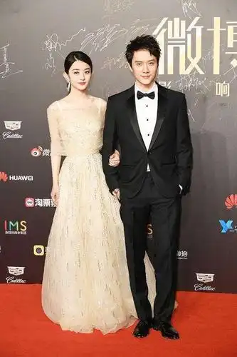 赵丽颖被冯绍峰盯上, 冯绍: 赵丽颖很美, 很难不动心