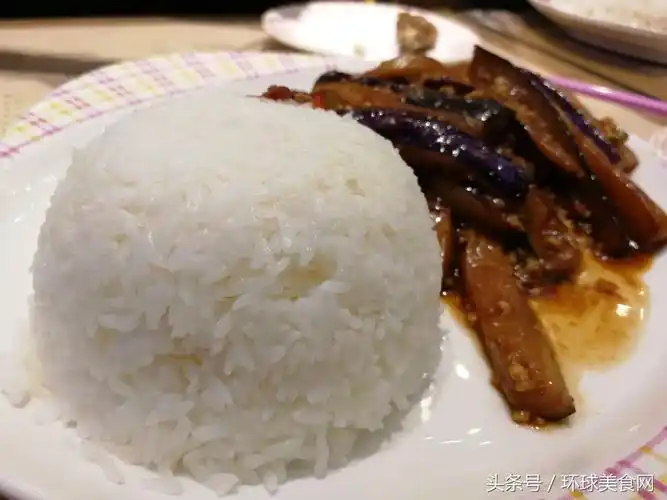 肉沫茄子饭,真是美味极了,连吃两碗米饭都不嫌多!