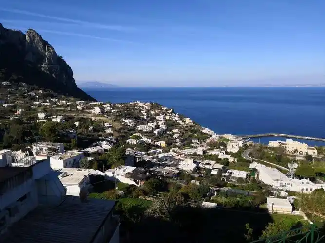 白色海岛卡普里