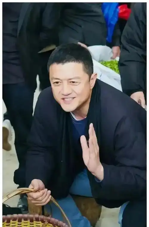 菲姐颈纹暴露年龄,李嫣身高赶上妈妈,模样变化大|李亚鹏|谢霆锋_网易