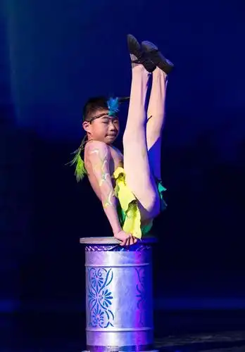内蒙古大型杂技魔术情景剧照