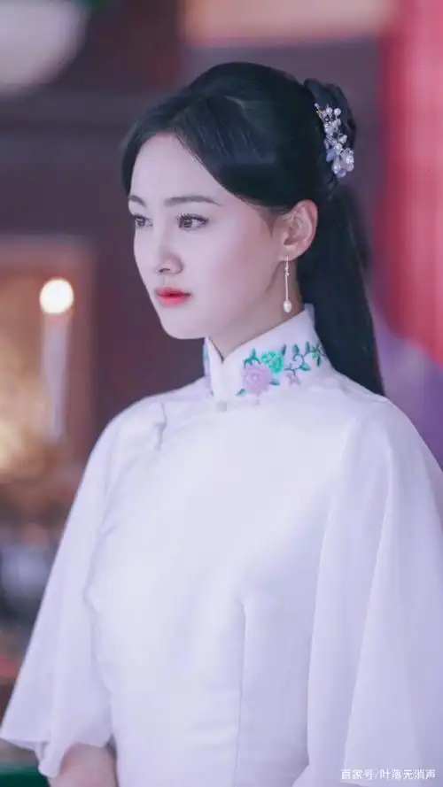 郑爽美貌,清纯,高挑的身材,鹅蛋型的脸庞,你喜欢她吗?