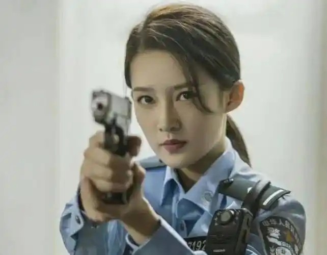 同是穿"警服",杨幂正式,杨颖朴素,只有她才能称为"警花"_刘诗诗_李沁