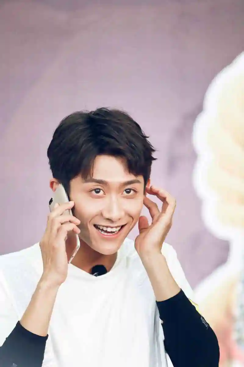 张一山《高能少年团》 狂飙演技爆笑不断