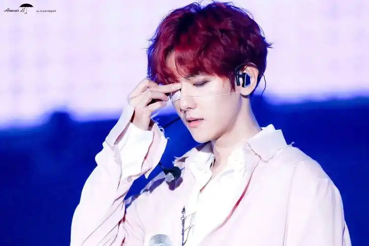 伯贤儿三大苏点:眼罩,医生cosplay,*拐