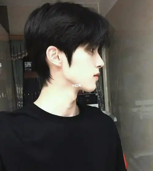 ————73碎盖发型很适合年轻的