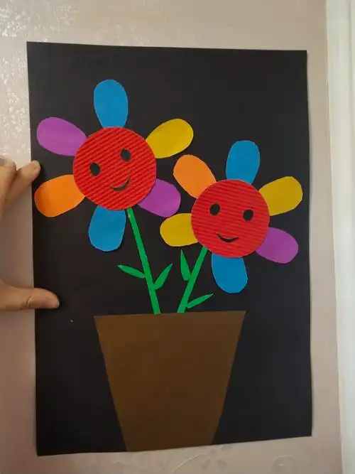 这是我做的太阳花花,颜色亮丽鲜艳,很漂亮,非常喜欢,我已经把它贴墙上