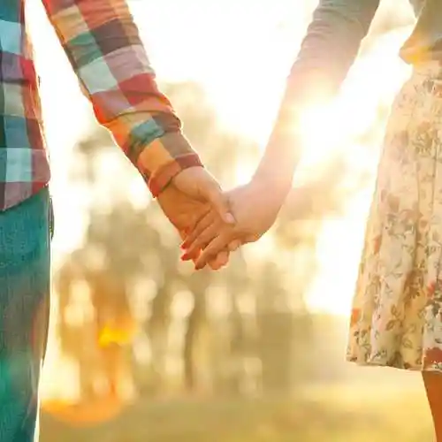 图片 创意图片 两只牵在一起的手特写系列 一 情侣爱人之间的牵手(42