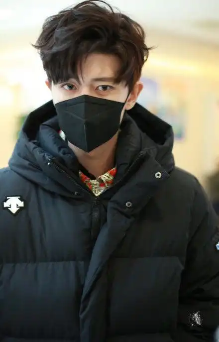 220121任嘉伦现身央视春晚第一次联排