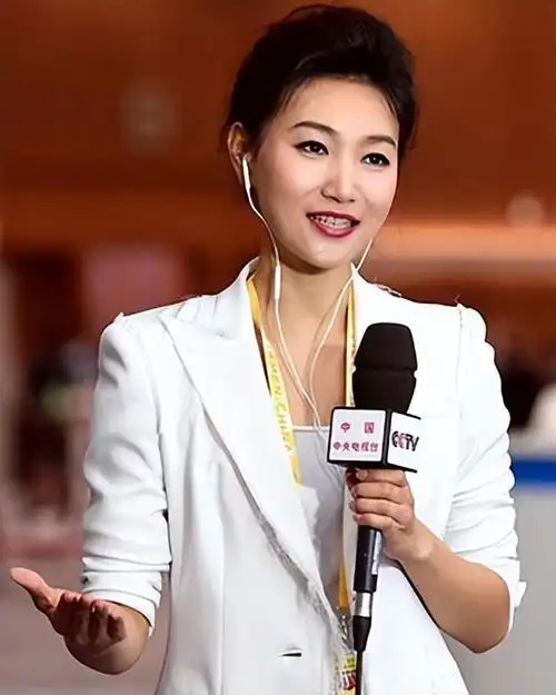 李梓萌主持人简历个人资料(央视主持人李梓萌)