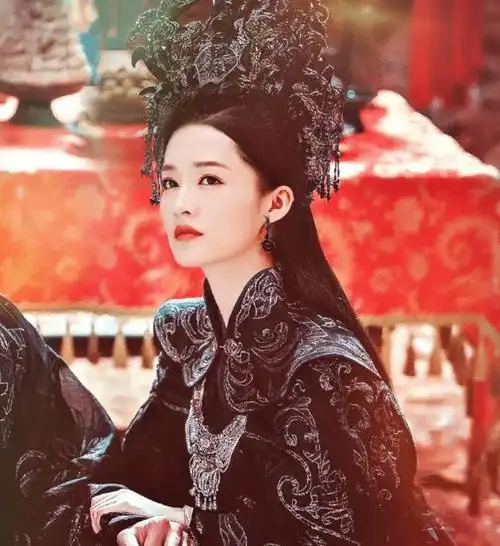 李沁《狼殿下》超高颜值剧照曝光,比《庆余年》造型更美,追定了