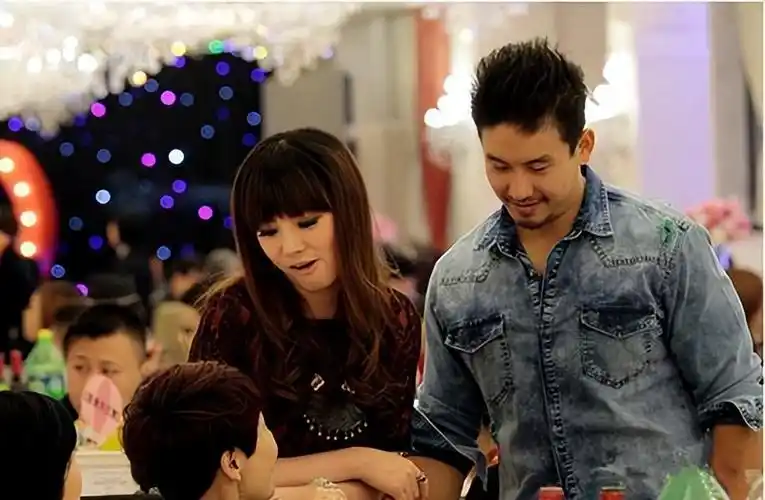 在韩凌明的强烈爱情攻势下,万蒂妮心理的防线攻破了.