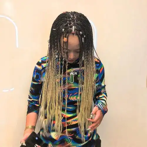 脏辫女孩藏系扭博辫超有感觉