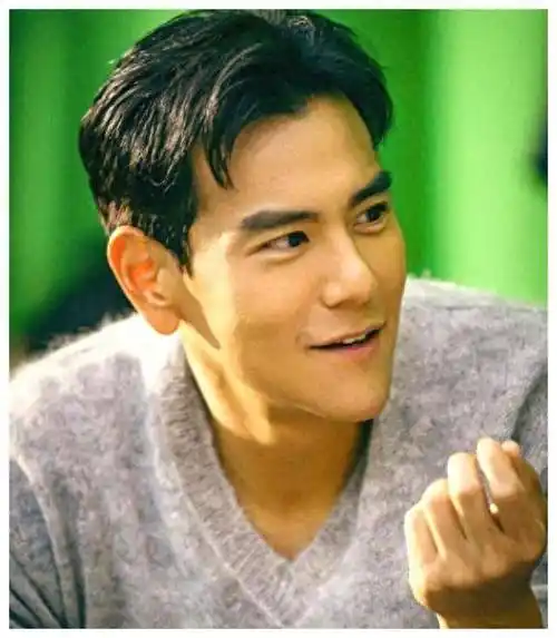 那时,广东彭于晏的形容词被用来形容自己的颜值,仿佛这个词汇就是自信