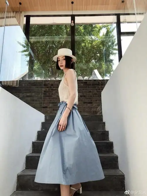 高晓松前妻徐粲金驻颜有术气质短发自信昂扬网友他后悔不