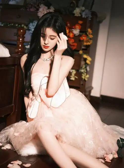 鞠婧祎年货节舞台造型大片 淡粉色公主裙的小鞠就是公主本人吧!