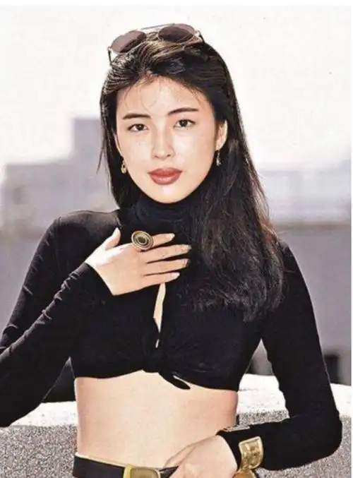 张学友配衬外出衣裳,但又非要他穿出去不可时,却变成了一个强势的老婆