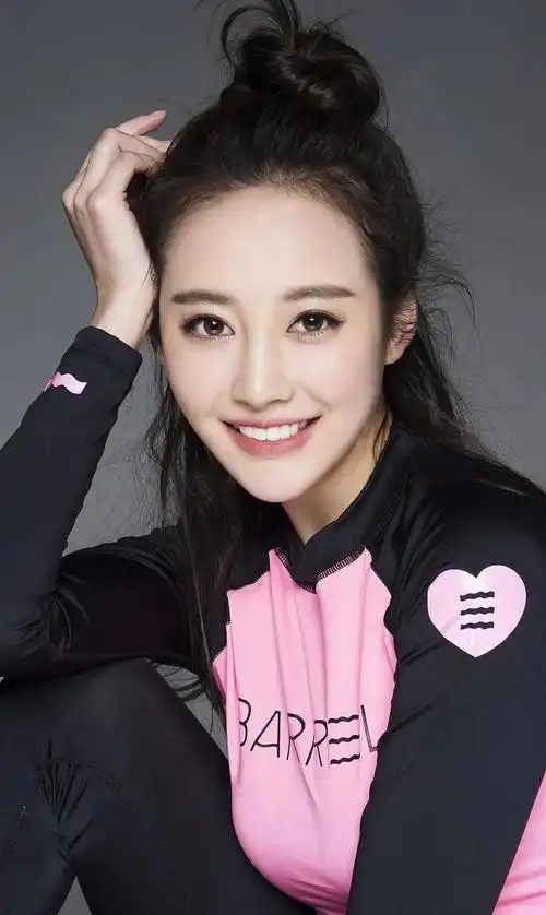 李纯端庄优雅恬静写真,惊艳迷人!__财经头条