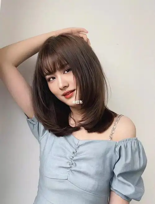 层次过肩发型上高级感十足扎头发散头发挂耳朵都非常好看的发型边缘