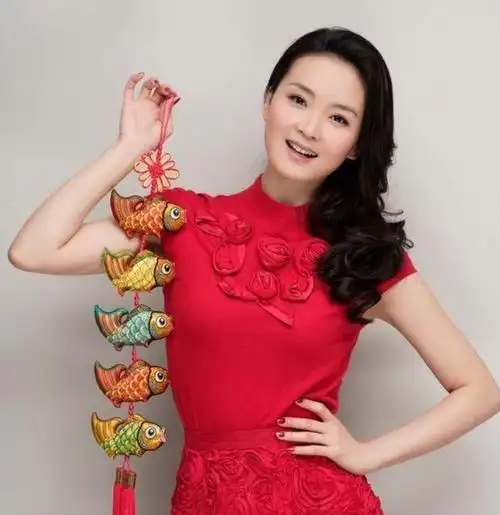 晴格格王艳,23岁嫁顶级富豪,家庭地位却很微妙!