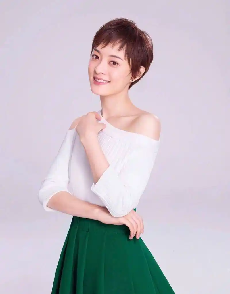 孙俪晒出妹妹孙艳照片并揭秘剧中角色,罗晋也在剧中向唐嫣示爱