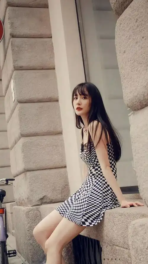 32岁杨幂最新夏季私服穿搭解析,款款都时髦动人快学起来