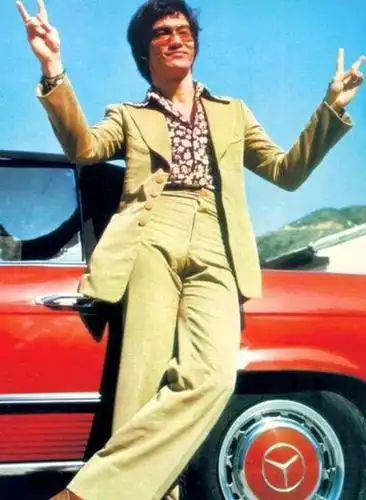 身高两米多却被李小龙打败,贾巴尔如今疾病缠身,时刻怀念李小龙