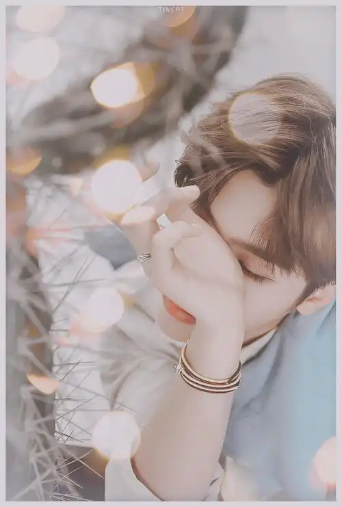 非粉也会存的氛围感神图#黄明昊真的是个会讲故事的小男孩,即使是拍