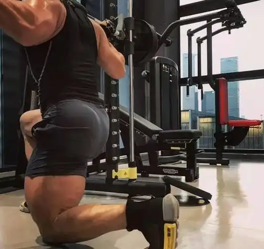 男人臀部比女生还翘,这是种什么体验?