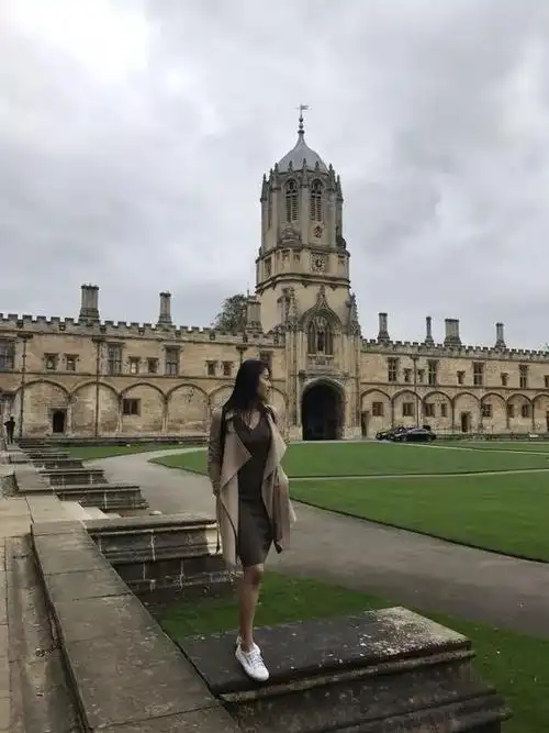 比你美丽还比你勤奋的美女学霸长这样