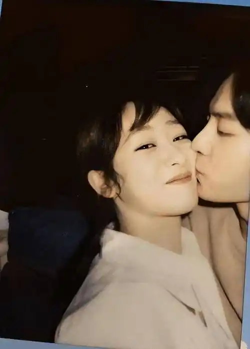 杨紫自信挑战拍立得自拍,无ps却意外变"自然脸",效果不一般_感觉_肖战