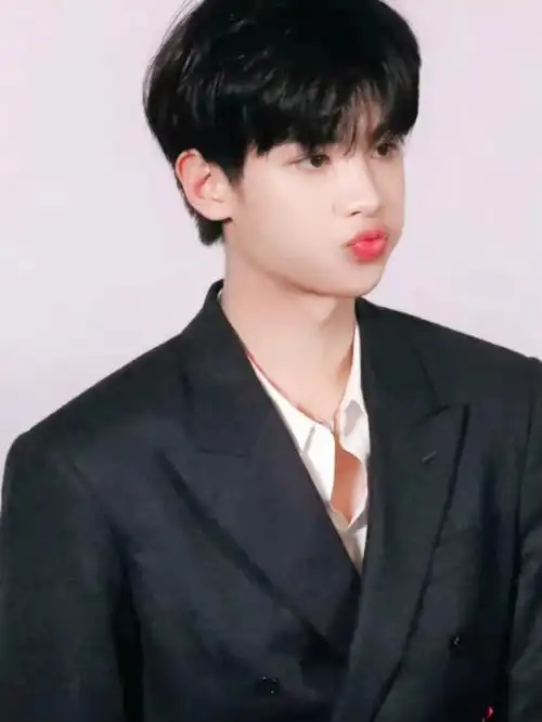 嘟嘟嘴的白鸽真的太可爱了吧