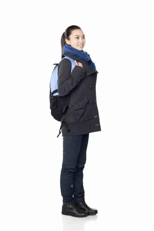 人,一个人,学生,站,笑,微笑,露齿笑,竖图,室内,留白,白色背景,侧面