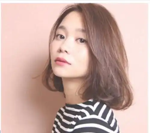 女生中长发方脸烫发图片(3)_方脸发型_西子美发网