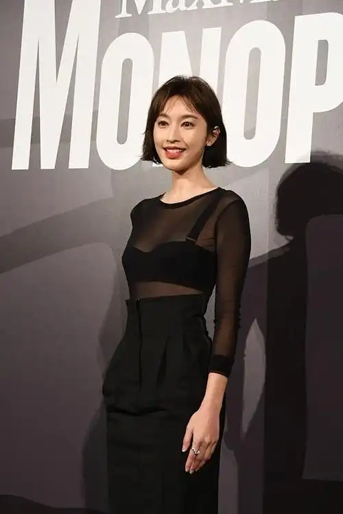 张俪的中毒唇配上黑礼服好惊艳妩媚多姿成熟优雅还很大气