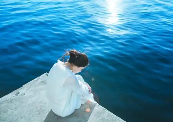 女生坚强到心疼的句子