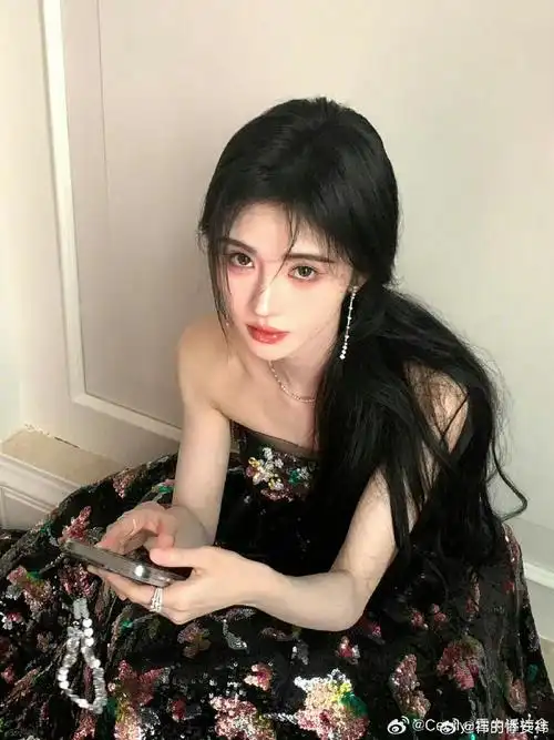 鞠婧祎超话jjy#鞠婧祎韩菱纱#jjy#鞠婧祎姜黎非#jjy    "月光透光窗