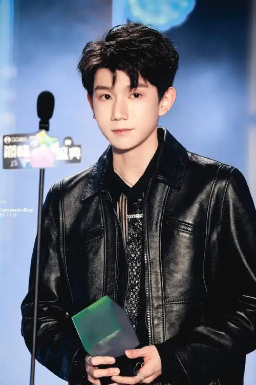 王源超话#王源绿海#  最佳演唱会,是你的每一场,也是你的下一场.