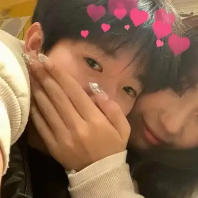 真人清新情侣头像男女一起活在这珍贵的世间就是一种幸福