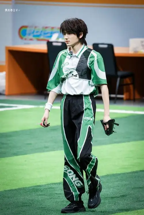 宋亚轩超话    240705  帅哥射箭97    @时代少年团-宋亚轩  #今日